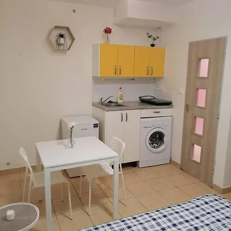 Apartment Basement Flat In The City Center!! Prague