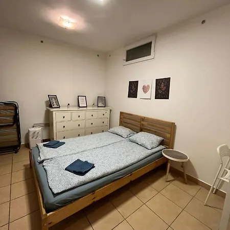 Basement Flat In The City Center!! *