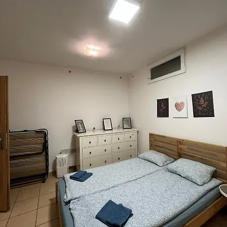 Apartment Basement Flat In The City Center!! *
